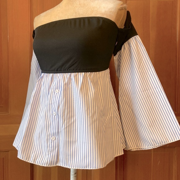 Off Shoulder Bell Sleeved Colorblock Top. - Picture 10 of 14